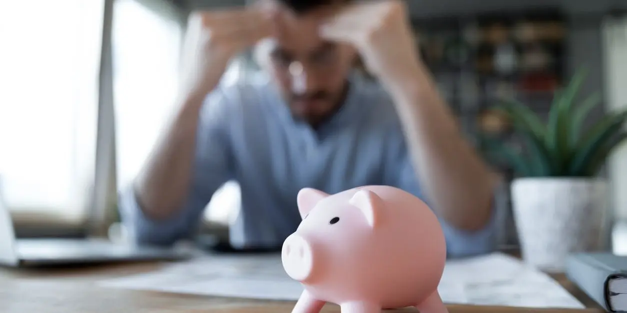 Errores psicológicos que pueden sabotear tus finanzas